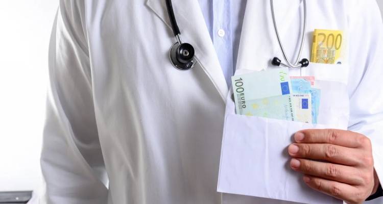 &Gamma;&iota;&alpha;&tau;&rho;ό&sigmaf; &sigma;&epsilon; &delta;&eta;&mu;ό&sigma;&iota;&omicron; &nu;&omicron;&sigma;&omicron;&kappa;&omicron;&mu;&epsilon;ί&omicron; &sigma;ά&sigmaf; &zeta;ή&tau;&eta;&sigma;&epsilon; &laquo;&phi;&alpha;&kappa;&epsilon;&lambda;ά&kappa;&iota;&raquo;; &Omicron;&iota; &kappa;&iota;&nu;ή&sigma;&epsilon;&iota;&sigmaf; &pi;&omicron;&upsilon; &pi;&rho;έ&pi;&epsilon;&iota; &nu;&alpha; &kappa;ά&nu;&epsilon;&tau;&epsilon; ά&mu;&epsilon;&sigma;&alpha;