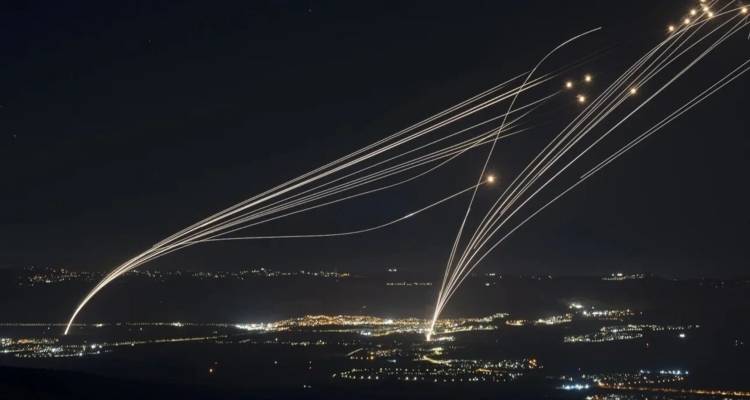 Στην κόψη του ξυραφιού η Μ. Ανατολή: Ισραηλινά τανκς στα σύνορα με Λίβανο -Το Ισραήλ χτύπησε στο κέντρο της Βηρυτού