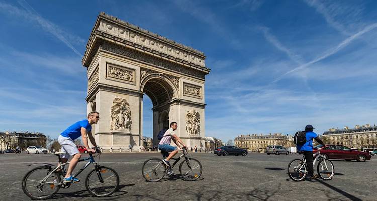 «Κοριοί, χειρότεροι και από βαμπίρ»: Συναγερμός στη Γαλλία -Γέμισε η χώρα, από τα νοσοκομεία ως τα σινεμά