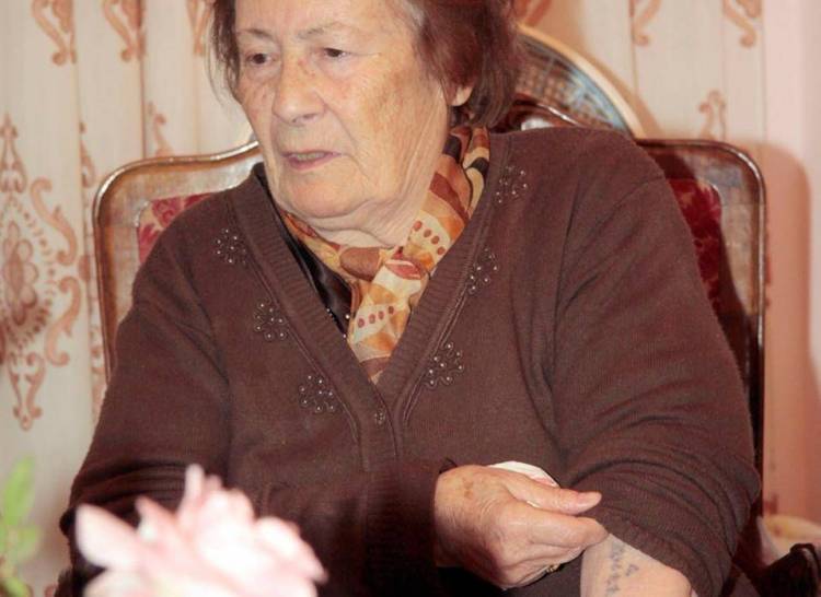 &laquo;&Delta;&epsilon;&nu; &tau;&rho;ά&beta;&eta;&xi;&epsilon; &kappa;&alpha;&nu;έ&nu;&alpha;&sigmaf; &gamma;&epsilon;ί&tau;&omicron;&nu;&alpha;&sigmaf; &tau;&omicron; &kappa;&omicron;&upsilon;&rho;&tau;&iota;&nu;ά&kappa;&iota; &nu;&alpha; &delta;&epsilon;&iota; &tau;&iota; &gamma;ί&nu;&epsilon;&tau;&alpha;&iota;&raquo;