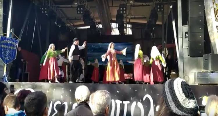 &Omicron; &laquo;&Kappa;&epsilon;&chi;&alpha;&gamma;&iota;ά&sigmaf;&raquo; &xi;&epsilon;&sigma;ή&kappa;&omega;&sigma;&epsilon; &tau;&eta;&nu; &laquo;&Omicron;&nu;&epsilon;&iota;&rho;&omicron;ύ&pi;&omicron;&lambda;&eta;&raquo; &Delta;&rho;ά&mu;&alpha;&sigmaf; (video)