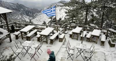 &Tau;&sigma;&alpha;&tau;&rho;&alpha;&phi;ύ&lambda;&lambda;&iota;&alpha;&sigmaf;: &laquo;Έ&rho;&chi;&epsilon;&tau;&alpha;&iota; &sigma;&kappa;&alpha;&nu;&delta;&iota;&nu;&alpha;&beta;&iota;&kappa;ό&sigmaf; &chi;&iota;&omicron;&nu;&iota;ά&sigmaf; &alpha;&pi;ό &tau;&eta; &Delta;&epsilon;&upsilon;&tau;έ&rho;&alpha;&raquo; -&Pi;&rho;ό&beta;&lambda;&epsilon;&psi;&eta; &gamma;&iota;&alpha; &chi;&iota;ό&nu;&iota;&alpha; &kappa;&alpha;&iota; &sigma;&epsilon; &chi;&alpha;&mu;&eta;&lambda;ό &upsilon;&psi;ό&mu;&epsilon;&tau;&rho;&omicron;