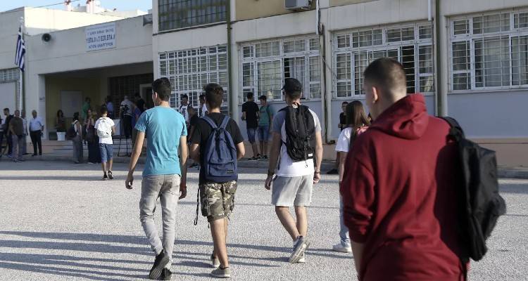 &Alpha;&nu;&omicron;ί&gamma;&omicron;&upsilon;&nu; &sigma;ή&mu;&epsilon;&rho;&alpha; &tau;&alpha; &sigma;&chi;&omicron;&lambda;&epsilon;ί&alpha;: &Tau;&alpha; &mu;έ&tau;&rho;&alpha; &gamma;&iota;&alpha; &mu;&alpha;&theta;&eta;&tau;έ&sigmaf;, &kappa;&alpha;&theta;&eta;&gamma;&eta;&tau;έ&sigmaf;, 14 &sigma;&eta;&mu;&epsilon;ί&alpha; SOS