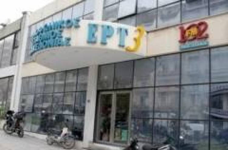 ΤΩΡΑ: Κατάληψη αναρχικών στο ραδιόφωνο της ΕΡΤ στην οδό Αγγελάκη !