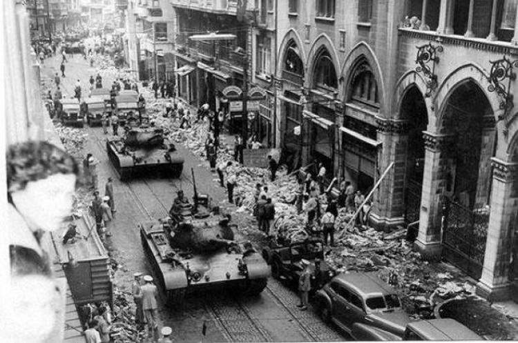 &Sigma;&epsilon;&pi;&tau;&epsilon;&mu;&beta;&rho;&iota;&alpha;&nu;ά: 58 &chi;&rho;ό&nu;&iota;&alpha; &mu;&epsilon;&tau;ά