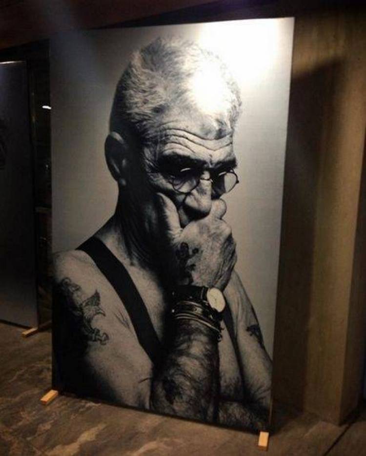 Ημίγυμνος Μπουτάρης για την παγκόσμια ημέρα κατά του AIDS