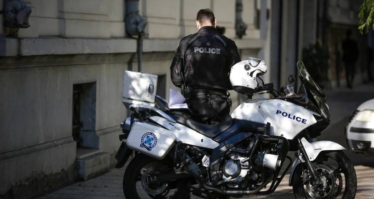 Μύκονος: Χτύπησε με τηγάνι την σύντροφό του και εκείνη άρπαξε το κουζινομάχαιρο -Ο 55χρονος έβαλε panic button