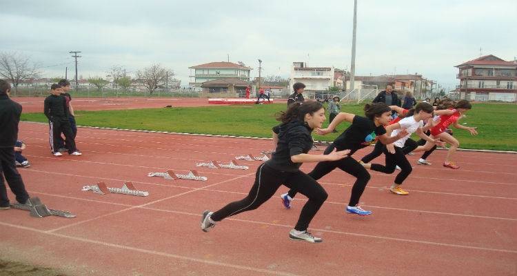 &Omicron; &Delta;ή&mu;&alpha;&rho;&chi;&omicron;&sigmaf; &Lambda;ή&mu;&nu;&omicron;&upsilon; &sigma;&upsilon;&gamma;&chi;&alpha;ί&rho;&epsilon;&iota; &tau;&omicron;&upsilon;&sigmaf; &mu;&alpha;&theta;&eta;&tau;έ&sigmaf; &tau;&eta;&sigmaf; &Lambda;ή&mu;&nu;&omicron;&upsilon; &gamma;&iota;&alpha; &tau;&iota;&sigmaf; &epsilon;&pi;&iota;&delta;ό&sigma;&epsilon;&iota;&sigmaf; &tau;&omicron;&upsilon;&sigmaf; &sigma;&tau;&omicron; &sigma;&chi;&omicron;&lambda;&iota;&kappa;ό &pi;&rho;&omega;&tau;ά&theta;&lambda;&eta;&mu;&alpha; &sigma;&tau;ί&beta;&omicron;&upsilon;