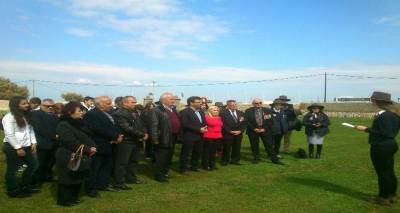 &Epsilon;&kappa;&delta;ή&lambda;&omega;&sigma;&eta; &Mu;&nu;ή&mu;&eta;&sigmaf; &alpha;&upsilon;&sigma;&tau;&rho;&alpha;&lambda;ώ&nu; &mu;&alpha;&theta;&eta;&tau;ώ&nu; &sigma;&tau;&omicron; &Sigma;&upsilon;&mu;&mu;&alpha;&chi;&iota;&kappa;ό &Nu;&epsilon;&kappa;&rho;&omicron;&tau;&alpha;&phi;&epsilon;ί&omicron; &tau;&omicron;&upsilon; &Mu;&omicron;ύ&delta;&rho;&omicron;&upsilon; (photos)