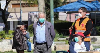 &Kappa;&omicron;&rho;&omega;&nu;&omicron;ϊό&sigmaf;: &Sigma;&tau;&alpha; 8.017 &tau;&alpha; &nu;έ&alpha; &kappa;&rho;&omicron;ύ&sigma;&mu;&alpha;&tau;&alpha;, 46 &theta;ά&nu;&alpha;&tau;&omicron;&iota; &kappa;&alpha;&iota; 322 &omicron;&iota; &delta;&iota;&alpha;&sigma;&omega;&lambda;&eta;&nu;&omega;&mu;έ&nu;&omicron;&iota;