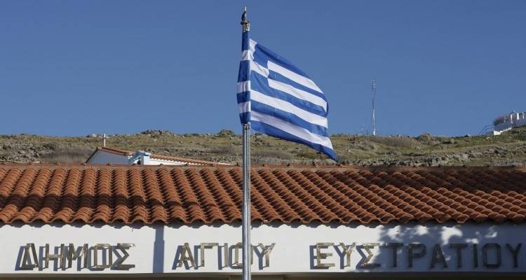 &Omicron; &Delta;ή&mu;&omicron;&sigmaf; &Alpha;&gamma;ί&omicron;&upsilon; &Epsilon;&upsilon;&sigma;&tau;&rho;&alpha;&tau;ί&omicron;&upsilon; &sigma;&upsilon;&mu;&mu;&epsilon;&tau;έ&chi;&epsilon;&iota; &sigma;&tau;&omicron; &sigma;&upsilon;&mu;&beta;&omicron;&lambda;&iota;&kappa;ό &kappa;&lambda;&epsilon;ί&sigma;&iota;&mu;&omicron; &tau;&omega;&nu; &Delta;ή&mu;&omega;&nu; &sigma;&tau;&iota;&sigmaf; 16 &Delta;&epsilon;&kappa;&epsilon;&mu;&beta;&rho;ί&omicron;&upsilon;