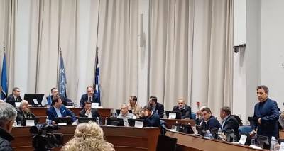Ά&nu;&alpha;&psi;&alpha;&nu; &tau;&alpha; &alpha;ί&mu;&alpha;&tau;&alpha; &sigma;&tau;&omicron; &Delta;&eta;&mu;&omicron;&tau;&iota;&kappa;ό &Sigma;&upsilon;&mu;&beta;&omicron;ύ&lambda;&iota;&omicron; &Rho;ό&delta;&omicron;&upsilon; | &Delta;ή&mu;&alpha;&rho;&chi;&omicron;&sigmaf; &sigma;&epsilon; &tau;. &Alpha;&nu;&tau;&iota;&delta;ή&mu;&alpha;&rho;&chi;&omicron;: &laquo;&Beta;&gamma;ά&lambda;&tau;&epsilon; &tau;&omicron;&nu; &sigma;&kappa;&alpha;&sigma;&mu;ό!&raquo;