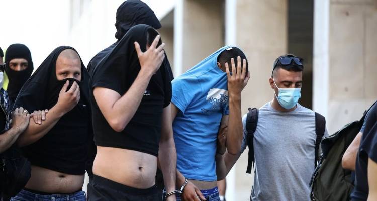 &Delta;&omicron;&lambda;&omicron;&phi;&omicron;&nu;ί&alpha; &sigma;&tau;&eta; &Nu;έ&alpha; &Phi;&iota;&lambda;&alpha;&delta;έ&lambda;&phi;&epsilon;&iota;&alpha;: &Alpha;&pi;ό &tau;&eta;&nu; &Pi;&alpha;&rho;&alpha;&sigma;&kappa;&epsilon;&upsilon;ή &alpha;&pi;&omicron;&lambda;&omicron;&gamma;&omicron;ύ&nu;&tau;&alpha;&iota; &alpha;&nu;ά &omicron;&mu;ά&delta;&epsilon;&sigmaf; &omicron;&iota; 105 &chi;&omicron;ύ&lambda;&iota;&gamma;&kappa;&alpha;&nu;