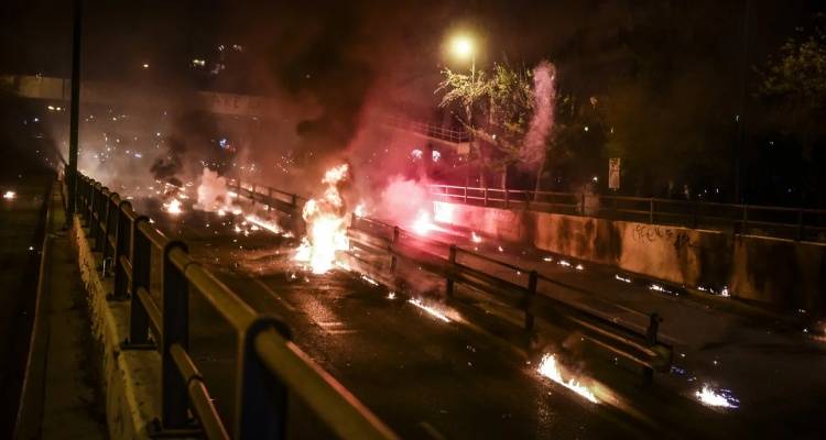 &Tau;&rho;&alpha;&upsilon;&mu;&alpha;&tau;&iota;&sigma;&mu;&omicron;ί &kappa;&alpha;&iota; &alpha;&kappa;&rho;&omega;&tau;&eta;&rho;&iota;&alpha;&sigma;&mu;&omicron;ί &kappa;&alpha;&iota; &phi;έ&tau;&omicron;&sigmaf; &tau;&omicron; &Pi;ά&sigma;&chi;&alpha; &alpha;&pi;ό &tau;&iota;&sigmaf; &kappa;&rho;&omicron;&tau;ί&delta;&epsilon;&sigmaf;, &pi;&alpha;&rho;ά &tau;&iota;&sigmaf; &delta;&epsilon;&kappa;ά&delta;&epsilon;&sigmaf; &sigma;&upsilon;&lambda;&lambda;ή&psi;&epsilon;&iota;&sigmaf; | &Tau;&alpha; &pi;&epsilon;&rho;&iota;&sigma;&tau;&alpha;&tau;&iota;&kappa;ά-&sigma;&omicron;&kappa;