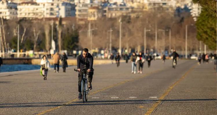 &Kappa;&omicron;&rho;&omega;&nu;&omicron;ϊό&sigmaf;: &Sigma;&tau;&alpha; 19.504 &tau;&alpha; &nu;έ&alpha; &kappa;&rho;&omicron;ύ&sigma;&mu;&alpha;&tau;&alpha;, 93 &theta;ά&nu;&alpha;&tau;&omicron;&iota;, 484 &delta;&iota;&alpha;&sigma;&omega;&lambda;&eta;&nu;&omega;&mu;έ&nu;&omicron;&iota;