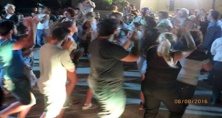 Σουβλάκι, μπύρα και χορός σήμερα στη Φισίνη