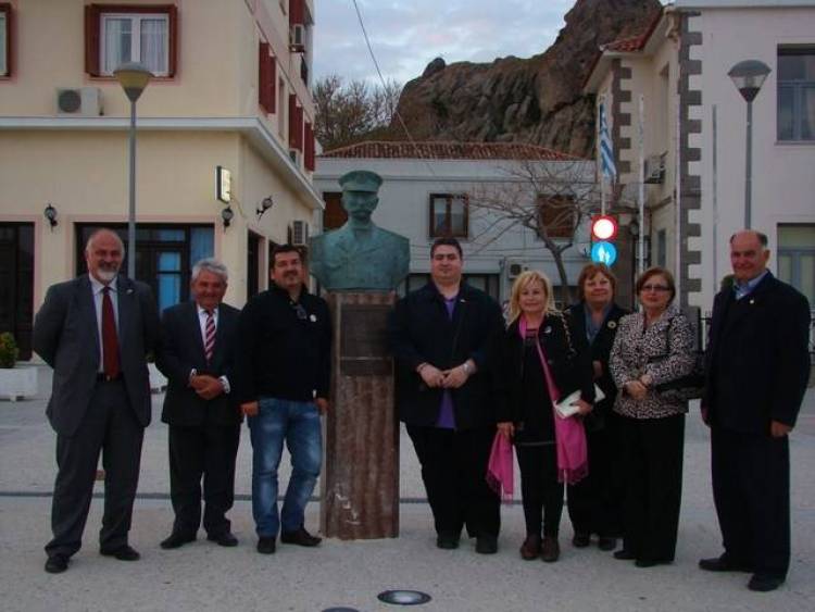 &Sigma;&upsilon;&nu;ά&nu;&tau;&eta;&sigma;&eta; &Alpha;&nu;&tau;&iota;&delta;&eta;&mu;ά&rho;&chi;&omicron;&upsilon; &Lambda;ή&mu;&nu;&omicron;&upsilon; &mu;&epsilon; &Epsilon;&lambda;&lambda;&eta;&nu;&omicron;&alpha;&upsilon;&sigma;&tau;&rho;&alpha;&lambda;&omicron;ύ&sigmaf; &beta;&omicron;&upsilon;&lambda;&epsilon;&upsilon;&tau;έ&sigmaf;