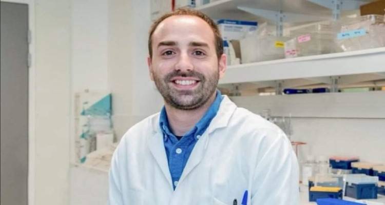 O &Delta;&rho; &Sigma;&alpha;&rho;ά&nu;&tau;&eta;&sigmaf; &Kappa;&omicron;&rho;&nu;&iota;ώ&tau;&eta;&sigmaf;, &alpha;&nu;&omicron;&sigma;&omicron;&lambda;ό&gamma;&omicron;&sigmaf;-&epsilon;&rho;&epsilon;&upsilon;&nu;&eta;&tau;ή&sigmaf;. &Phi;ώ&tau;&omicron;: Supplied