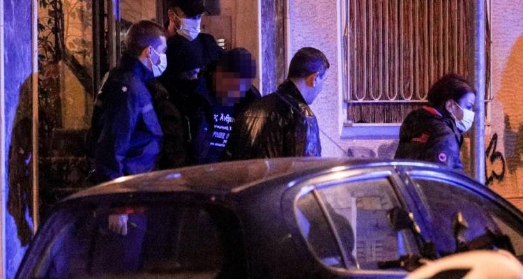&Gamma;&upsilon;&nu;&alpha;&iota;&kappa;&omicron;&kappa;&tau;&omicron;&nu;ί&alpha; &sigma;&tau;&omicron;&upsilon;&sigmaf; &Alpha;&mu;&pi;&epsilon;&lambda;ό&kappa;&eta;&pi;&omicron;&upsilon;&sigmaf;: &laquo;&Mu;&epsilon; &alpha;&pi;&alpha;&tau;&omicron;ύ&sigma;&epsilon; &mu;&epsilon; &tau;&omicron;&nu; &kappa;&omicron;&lambda;&lambda;&eta;&tau;ό &mu;&omicron;&upsilon;&raquo; &epsilon;ί&pi;&epsilon; &omicron; 39&chi;&rho;&omicron;&nu;&omicron;&sigmaf; &sigma;&tau;&omicron;&upsilon;&sigmaf; &alpha;&sigma;&tau;&upsilon;&nu;&omicron;&mu;&iota;&kappa;&omicron;ύ&sigmaf;