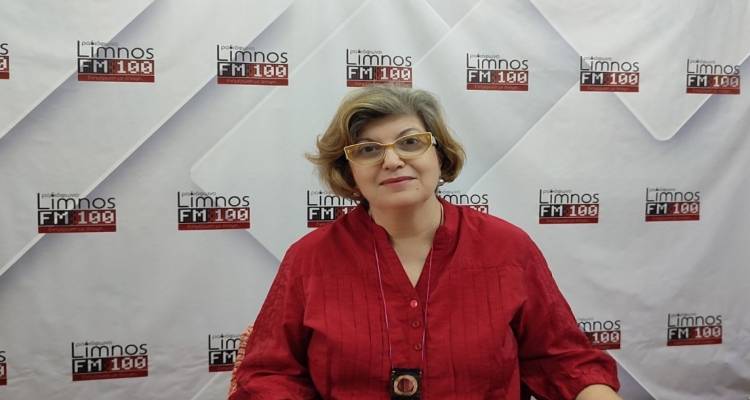 &Phi;&omega;&tau;&epsilon;&iota;&nu;ή &Sigma;&tau;&epsilon;&phi;&alpha;&nu;&iota;&delta;ά&kappa;&eta;: &laquo;&Mu;ό&nu;&omicron; ό&pi;&omicron;&iota;&omicron;&sigmaf; έ&chi;&epsilon;&iota; &beta;&gamma;&epsilon;&iota; &alpha;&pi;ό &tau;&alpha; &sigma;&pi;&lambda;ά&chi;&nu;&alpha; &tau;&omicron;&upsilon; &tau;ό&pi;&omicron; &tau;&omicron;&upsilon; &mu;&pi;&omicron;&rho;&epsilon;ί &nu;&alpha; &gamma;ί&nu;&epsilon;&iota; ά&xi;&iota;&omicron;&sigmaf; &epsilon;&kappa;&pi;&rho;ό&sigma;&omega;&pi;&omicron;&sigmaf; &tau;&omicron;&upsilon;&raquo;