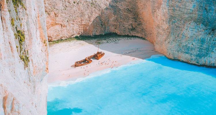 &Kappa;&alpha;&mu;&pi;&alpha;&nu;ά&kappa;&iota; &gamma;&iota;&alpha; &tau;&eta; &delta;&iota;ά&sigma;&eta;&mu;&eta; &pi;&alpha;&rho;&alpha;&lambda;ί&alpha; &tau;&eta;&sigmaf; &Zeta;&alpha;&kappa;ύ&nu;&theta;&omicron;&upsilon;: &Mu;&alpha;&zeta;ί &mu;&epsilon; &tau;&omicron; &nu;&alpha;&upsilon;ά&gamma;&iota;&omicron; &theta;&alpha; &chi;&alpha;&theta;&epsilon;ί &kappa;&alpha;&iota; &eta; &pi;&alpha;&rho;&alpha;&lambda;ί&alpha;